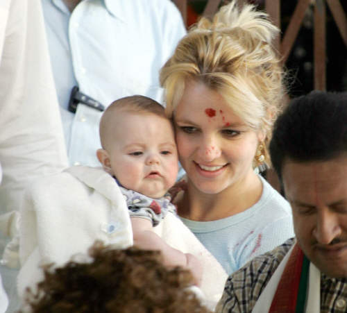 Britney drops in on Hindus