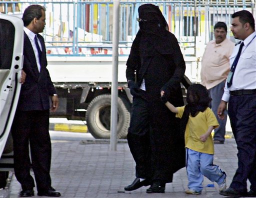 Jackson shopping dressed like Arab woman